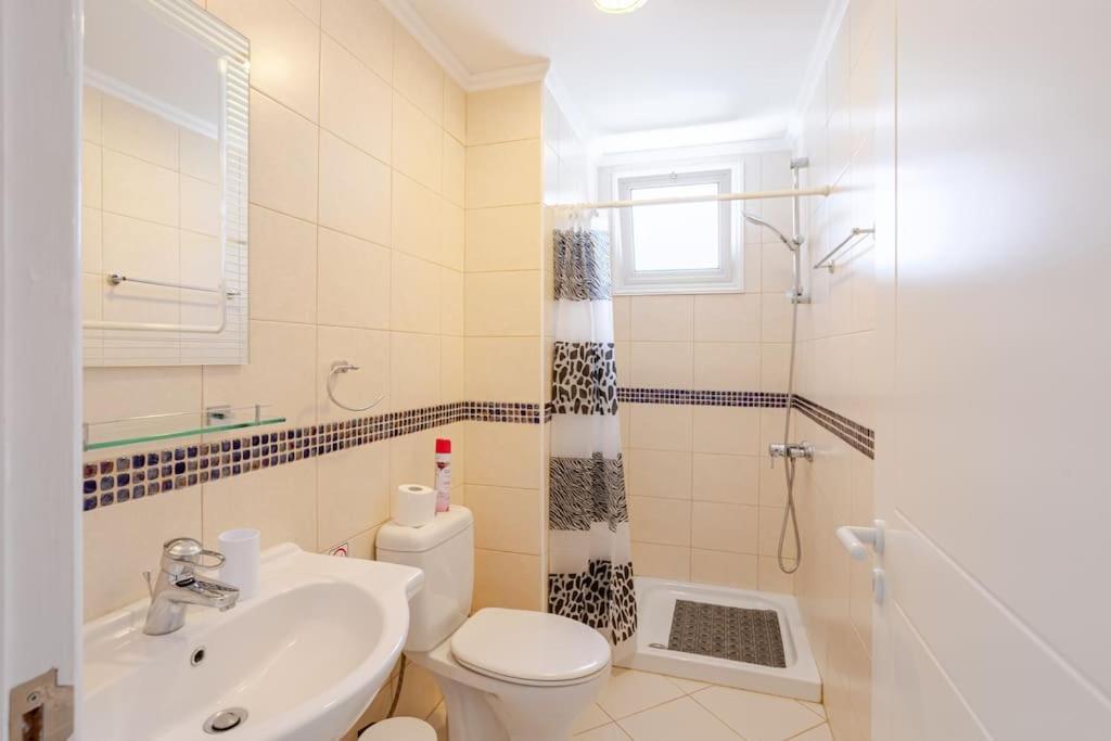 Grosses Apartment In Idyllischer Anlage, Strandnah Мандрия Екстериор снимка
