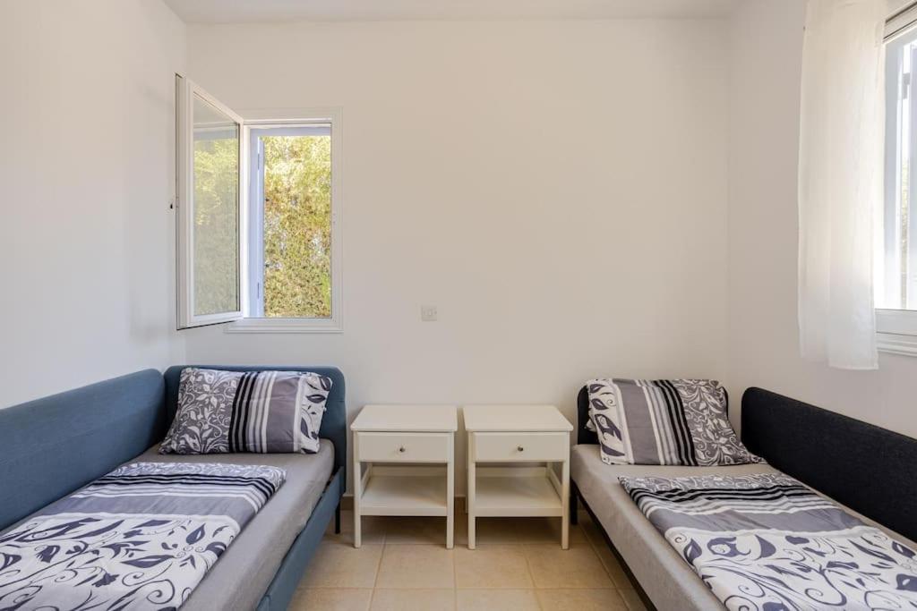 Grosses Apartment In Idyllischer Anlage, Strandnah Мандрия Екстериор снимка