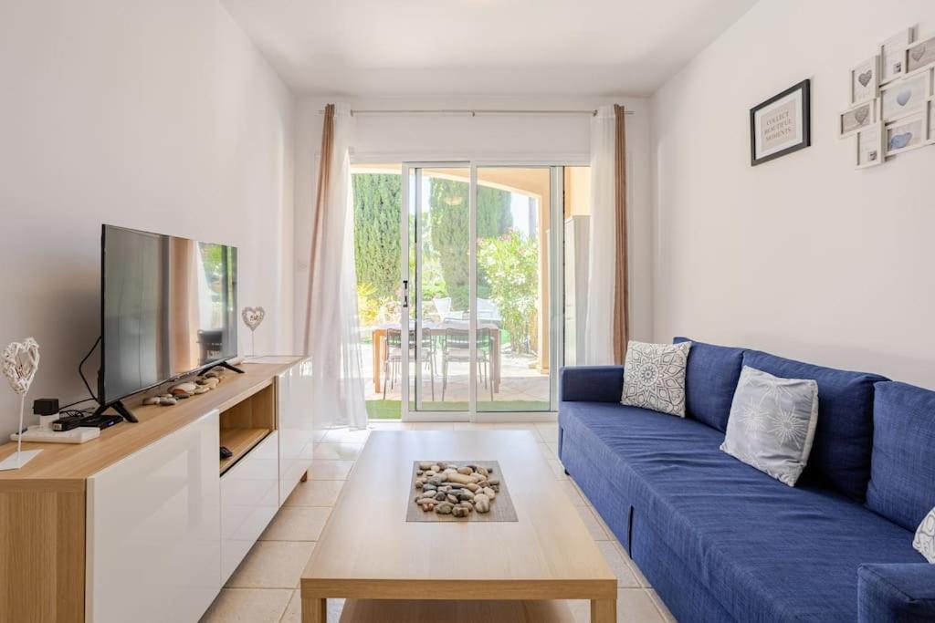 Grosses Apartment In Idyllischer Anlage, Strandnah Мандрия Екстериор снимка